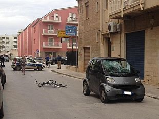 mazara-incidente-in-via-castelvetrano-fra-una-smart-ed-una-bicicletta-gravi-le-condizioni-di-esposto-uno-dei-superstiti-del-tre-fratelli