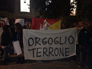 individuata-e-denunciata-la-ragazza-che-martedi-sera-diede-calci-all-auto-del-leghista-salvini