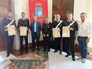 il-sindaco-alberto-di-girolamo-ha-conferito-4-attestati-di-benemerenza-ad-altrettanti-carabinieri