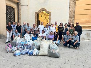il-lions-club-mazara-partecipa-alla-raccolta-tappi-organizzata-per-supportare-la-missione-di-biagio-conte