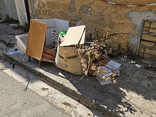 partanna-cittadino-segnala-incivilta-e-degrado-nel-centro-storico