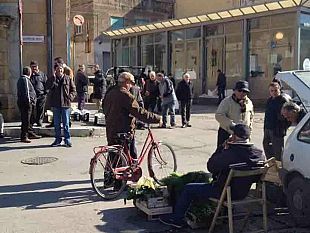 mazara-installazione-di-un-pannello-commemorativo-in-piazza-dello-scalo