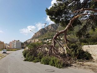 erice-maltempo-continua-la-fase-di-emergenza-chiusa-al-transito-la-via-g-clemente