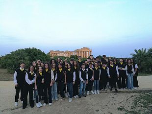 la-giovane-orchestra-scolastica-vito-pappalardo-in-concerto-nella-terra-del-mito