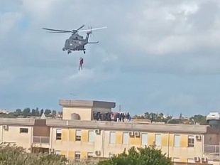 maltempo-elicottero-del-csar-soccorre-minori-del-cara-di-salinagrande