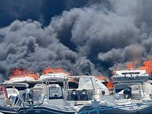 marsala-incendio-al-porto-turistico-danneggiate-alcune-imbarcazioni