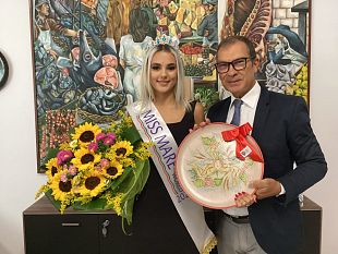 mazara-il-liceo-artistico-accoglie-gloria-rocca-miss-mare-in-the-world-2024