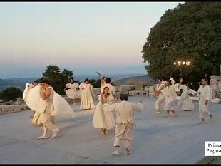 video-successo-alle-dionisiache-di-segesta-per-sogno-di-una-notte-mezza-estate-per-la-regia-di-nicasio-anzelmo