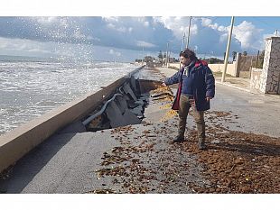 video-mazara-altro-crollo-del-lungomare-fatamorgana-sfiorata-tragedia