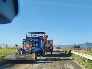 calatafimi-iniziati-i-lavoti-di-manutenzione-della-strada-provinciale-sr8-sasirincione