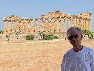 il-dj-albertino-in-vacanza-in-sicilia-visita-il-parco-archeologico-di-selinunte