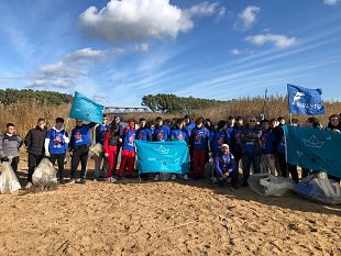 trapani-marevivo-gli-alunni-dellistituto-nautico-puliscono-la-spiaggia-alla-foce-del-fiume-belice