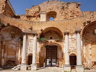 una-punta-di-sal-la-luce-abbagliante-di-mazara-e-i-ruderi-di-una-chiesa