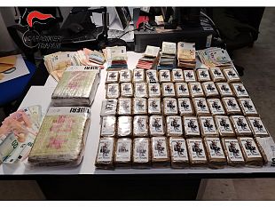 in-auto-con-2-kg-di-cocaina-e-5-kg-di-hashish-fermati-dai-carabinieri