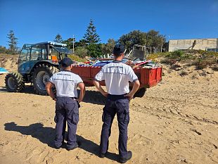 tre-fontane-controlli-abusivismo-su-demanio-marittimo-la-guardia-costiera-sequestra-sdraio-e-ombrelloni