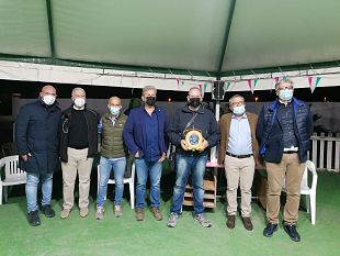 la-famiglia-salvo-dona-defibrillatore-allasd-aurora-calcio