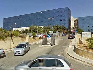 al-pronto-soccorso-mancano-le-barelle-gli-operatori-del-118-ed-pazienti-costretti-lunghe-attese