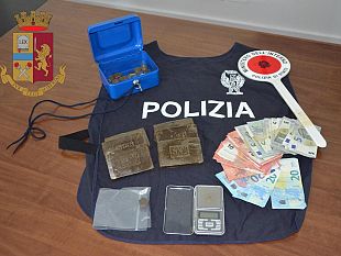 spacciava-dai-domiciliari-pregiudicato-trapanese-arrestato-dalla-polizia-di-stato