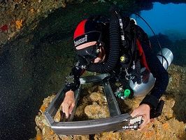 petrosino-la-statua-della-madonna-delle-grazie-stella-del-mare-trovera-posto-nei-fondali-di-biscione