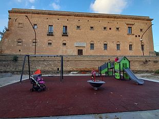 parco-giochi-di-piazza-dante-atti-vandalici-sui-giochi-appena-montati