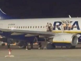 ryanair-evacuazione-di-emergenza-a-palma-di-maiorca-provoca-18-feriti-durante-lallarme-di-incendio-infondato