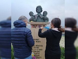 pizzolungo-poliziotti-curano-larea-in-memoria-delle-vittime-della-strage