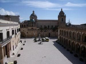 perche-i-nostri-sindaci-vogliono-abolire-le-piazze-della-nostra-citta