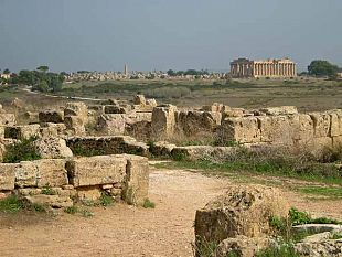 il-museo-civico-si-arricchisce-con-anfore-e-rostri-delle-egadi