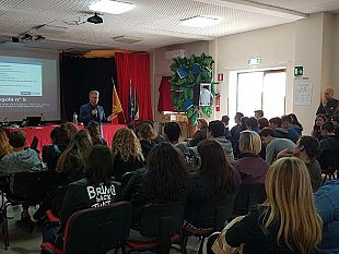 conferenza-sul-cyberbullismo-presso-listituto-ferrigno-di-castelvetrano