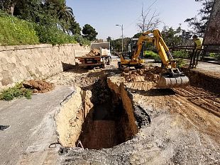 partiti-i-lavori-di-ripristino-della-via-chinnici-che-ra-chiusa-da-oltre-due-mesi-a-causa-di-un-cedimento-del-manto-stradale