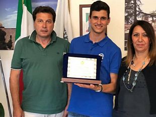 erice-lamministrazione-consegna-una-targa-a-balduccio-ferlito-giovane-a-difesa-degli-animali