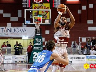 la-pallacanestro-trapani-vince-gara-3-contro-treviso-e-porta-la-serie-a-gara-4
