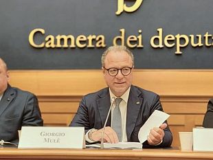 la-presidenza-della-camera-dei-deputati-al-fianco-del-premio-nazionale-peschereccio-doro-2025