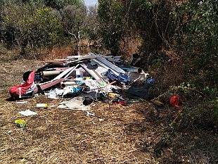 valderice-53enne-da-alla-fiamme-rifiuti-speciali-denunciato