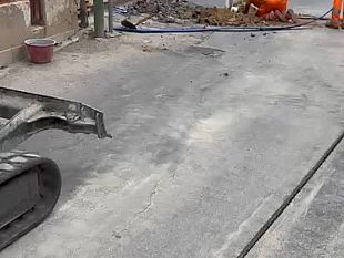 marinella-proteste-per-i-lavori-in-via-marco-polo-lamministrazione-blocca-tutto