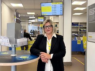 maria-basirico-e-la-nuova-direttrice-per-lufficio-postale-di-via-fardella-a-trapani