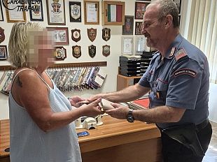 castelvetrano-trova-portafoglio-con-soldi-e-documenti-e-lo-porta-ai-carabinieri