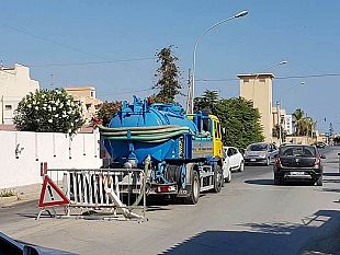 video-problema-fognatura-in-via-bessarione-interviene-altro-autospurgo-sara-la-volta-buona-e-definitiva