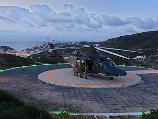 birgi-un-elicottero-dellaeronautica-effettua-trasporto-sanitario-durgenza