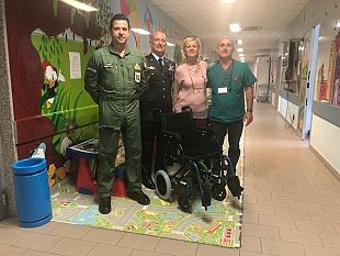 il-37-stormo-di-birgi-dona-una-carrozzina-per-disabili
