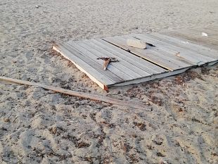 trapani-vandalizzate-le-pedane-della-spiaggia-inclusiva-di-piazza-vittorio