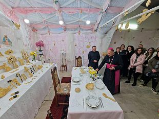 3-santi-e-104-pietanze-cosi-prende-vita-laltare-di-san-giuseppe-a-campobello