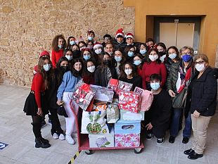 gli-sudenti-del-liceo-classico-pantaleo-donano-per-le-famiglie-bisognose