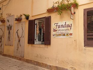 mazara-furto-e-danni-al-risto-cafe-funduq-sito-nel-centro-storico