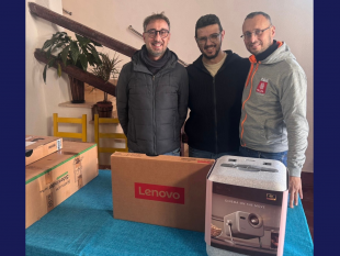 mazara-la-fillea-cgil-dona-proiettore-e-computer-allassociazione-borgo-blu