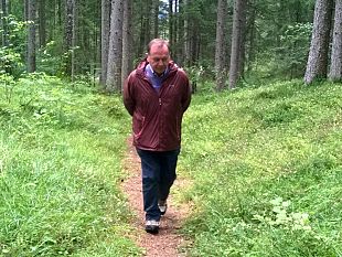 le-ultime-della-sera-don-adriano-vincenzi-un-prete-una-missione