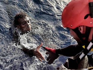 mazara-la-capitaneria-salva-3-diportisti-tunisini-affondata-limbarcazione