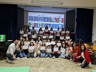 gli-alunni-dellic-l-radicepappalardo-celebrano-la-festa-della-repubblica