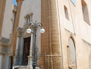la-chiesa-di-san-francesco-chiusa-per-lavori-per-volere-di-soprintendenza-e-prefettura
