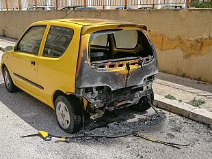 trapani-auto-in-fiamme-in-via-martorana